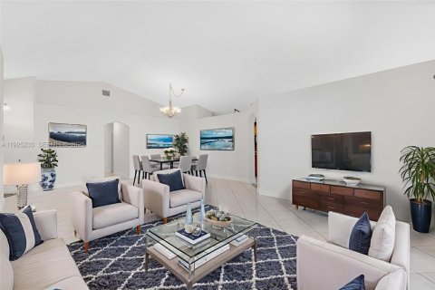 Casa en venta en Pembroke Pines, Florida, 4 dormitorios, 194.91 m2 № 1983677 - foto 5