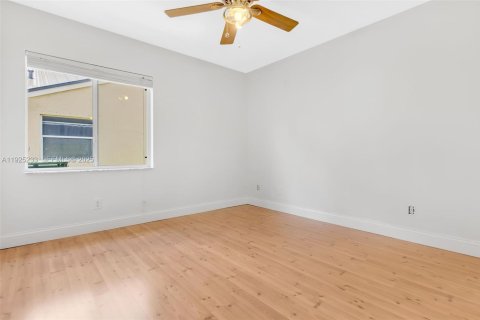 Casa en venta en Pembroke Pines, Florida, 4 dormitorios, 194.91 m2 № 1983677 - foto 21