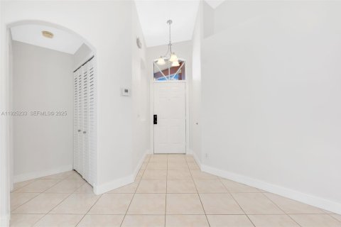 Casa en venta en Pembroke Pines, Florida, 4 dormitorios, 194.91 m2 № 1983677 - foto 8