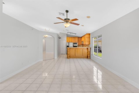 Casa en venta en Pembroke Pines, Florida, 4 dormitorios, 194.91 m2 № 1983677 - foto 19