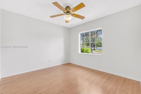 Casa en venta en Pembroke Pines, Florida, 4 dormitorios, 194.91 m2 № 1983677 - foto 28