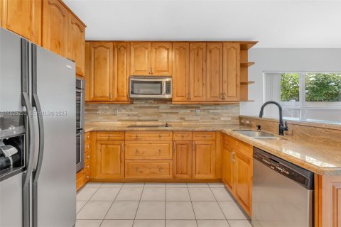 Casa en venta en Pembroke Pines, Florida, 4 dormitorios, 194.91 m2 № 1983677 - foto 12