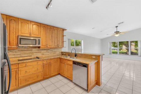 Casa en venta en Pembroke Pines, Florida, 4 dormitorios, 194.91 m2 № 1983677 - foto 15