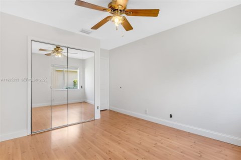 Casa en venta en Pembroke Pines, Florida, 4 dormitorios, 194.91 m2 № 1983677 - foto 22