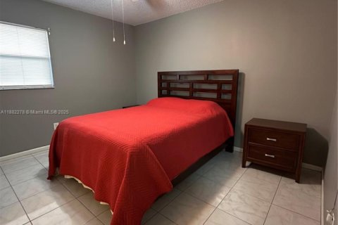 Купить кондоминиум в Лодердейл-Лейкс, Флорида 2 спальни, 93.83м2, № 1929832 - фото 6