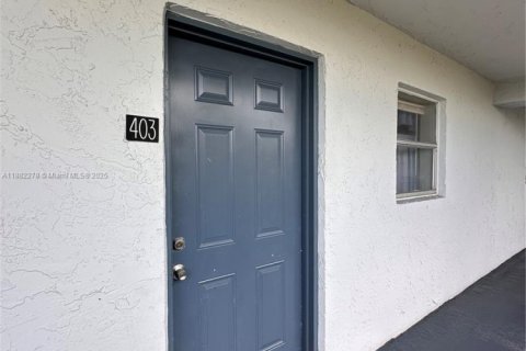 Купить кондоминиум в Лодердейл-Лейкс, Флорида 2 спальни, 93.83м2, № 1929832 - фото 1