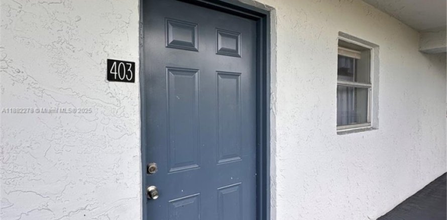 Кондоминиум с 2 спальнями в Лодердейл-Лейкс, Флорида № 1929832