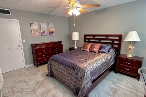 Купить кондоминиум в Лодердейл-Лейкс, Флорида 2 спальни, 93.83м2, № 1929832 - фото 3