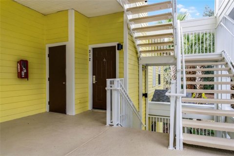 Condo in Davenport, Florida, 2 bedrooms № 2123371 - photo 6