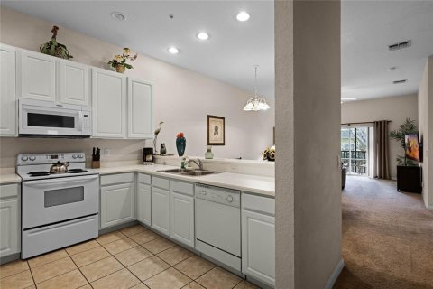 Condo in Davenport, Florida, 2 bedrooms № 2123371 - photo 18