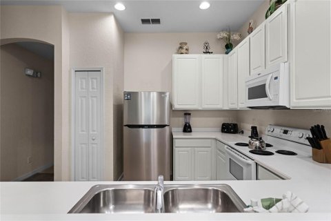 Condo in Davenport, Florida, 2 bedrooms № 2123371 - photo 16