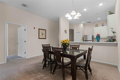 Condo in Davenport, Florida, 2 bedrooms № 2123371 - photo 13