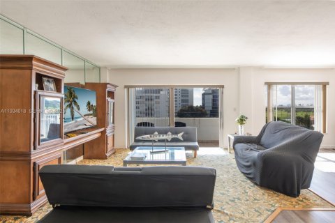 Купить кондоминиум в Бей-Харбор-Айлендс, Флорида 1 спальня, 118.45м2, № 2035711 - фото 3