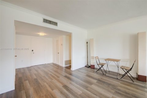 Купить кондоминиум в Бей-Харбор-Айлендс, Флорида 1 спальня, 118.45м2, № 2035711 - фото 10