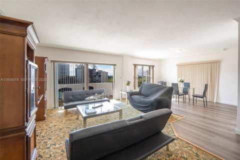 Купить кондоминиум в Бей-Харбор-Айлендс, Флорида 1 спальня, 118.45м2, № 2035711 - фото 2