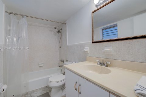 Купить кондоминиум в Бей-Харбор-Айлендс, Флорида 1 спальня, 118.45м2, № 2035711 - фото 22