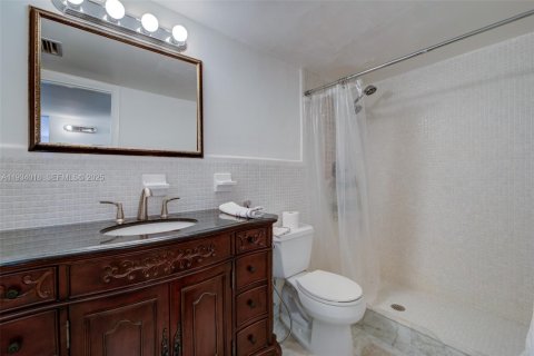 Купить кондоминиум в Бей-Харбор-Айлендс, Флорида 1 спальня, 118.45м2, № 2035711 - фото 20