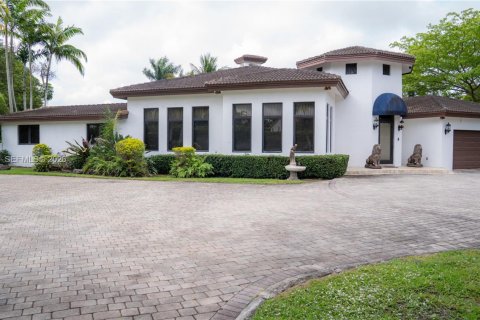 Casa en venta en Miami, Florida, 6 dormitorios, 388.42 m2 № 2062945 - foto 4