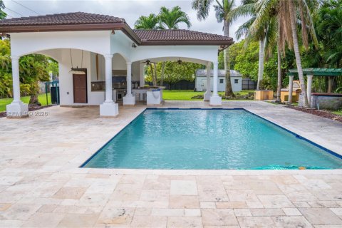 Casa en venta en Miami, Florida, 6 dormitorios, 388.42 m2 № 2062945 - foto 15