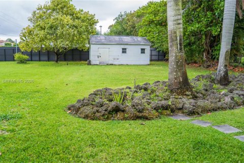 Casa en venta en Miami, Florida, 6 dormitorios, 388.42 m2 № 2062945 - foto 21