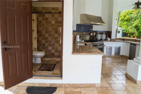 Casa en venta en Miami, Florida, 6 dormitorios, 388.42 m2 № 2062945 - foto 18