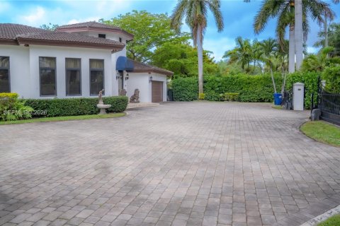 Casa en venta en Miami, Florida, 6 dormitorios, 388.42 m2 № 2062945 - foto 5