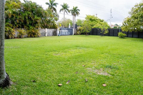 Casa en venta en Miami, Florida, 6 dormitorios, 388.42 m2 № 2062945 - foto 20