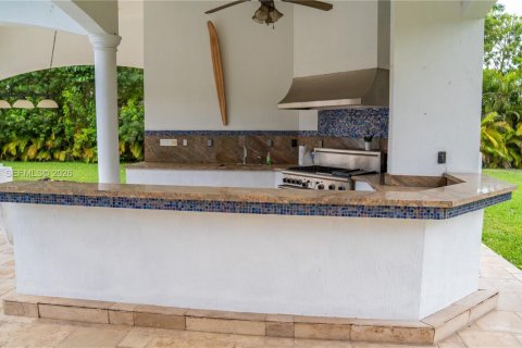 Casa en venta en Miami, Florida, 6 dormitorios, 388.42 m2 № 2062945 - foto 19