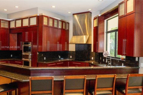 Casa en venta en Miami, Florida, 6 dormitorios, 388.42 m2 № 2062945 - foto 30