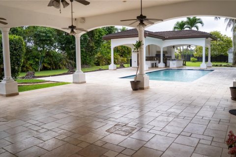 Casa en venta en Miami, Florida, 6 dormitorios, 388.42 m2 № 2062945 - foto 13