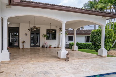 Casa en venta en Miami, Florida, 6 dormitorios, 388.42 m2 № 2062945 - foto 12