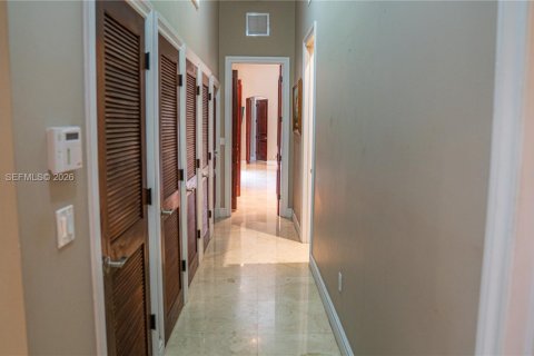 Casa en venta en Miami, Florida, 6 dormitorios, 388.42 m2 № 2062945 - foto 24