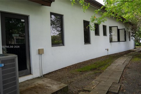 Casa en venta en Miami, Florida, 6 dormitorios, 388.42 m2 № 2062945 - foto 9