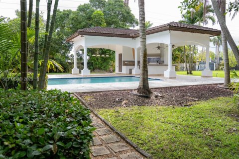 Casa en venta en Miami, Florida, 6 dormitorios, 388.42 m2 № 2062945 - foto 10