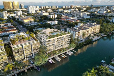 Condo in Bay Harbor Islands, Florida, 2 bedrooms  № 2006173 - photo 26
