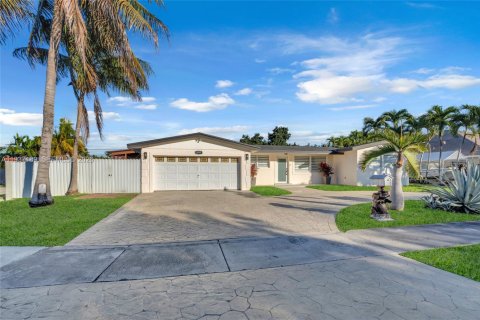 Casa en venta en Cutler Bay, Florida, 3 dormitorios, 126.63 m2 № 1995062 - foto 2