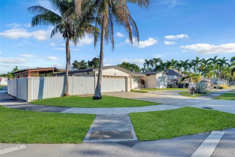 Casa en venta en Cutler Bay, Florida, 3 dormitorios, 126.63 m2 № 1995062 - foto 5