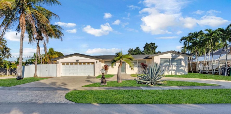 Casa en Cutler Bay, Florida 3 dormitorios, 126.63 m2 № 1995062