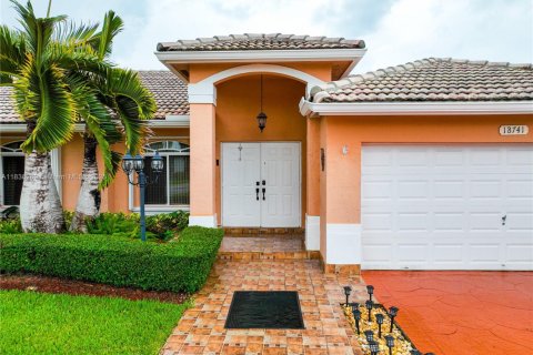 House in Homestead, Florida 4 bedrooms, 211.72 sq.m. № 1832387 - photo 4