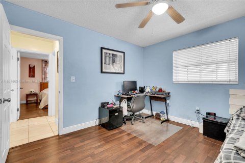 House in Hollywood, Florida 3 bedrooms, 125.42 sq.m. № 1893010 - photo 29