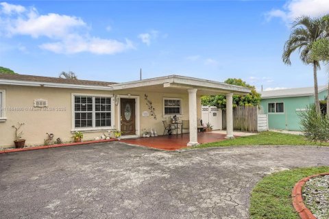 House in Hollywood, Florida 3 bedrooms, 125.42 sq.m. № 1893010 - photo 4