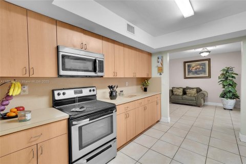 House in Hollywood, Florida 3 bedrooms, 125.42 sq.m. № 1893010 - photo 19