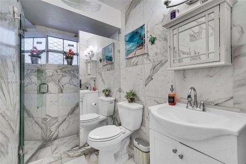 House in Hollywood, Florida 3 bedrooms, 125.42 sq.m. № 1893010 - photo 27