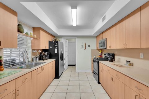 House in Hollywood, Florida 3 bedrooms, 125.42 sq.m. № 1893010 - photo 17