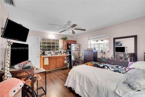 House in Hollywood, Florida 3 bedrooms, 125.42 sq.m. № 1893010 - photo 30