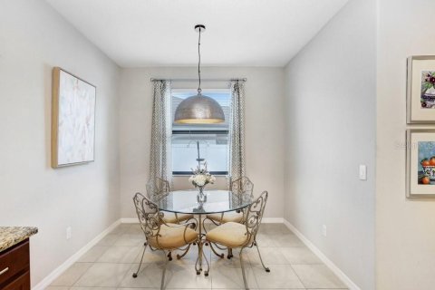 Casa en venta en Zephyrhills, Florida, 4 dormitorios, 212.1 m2 № 1795575 - foto 11