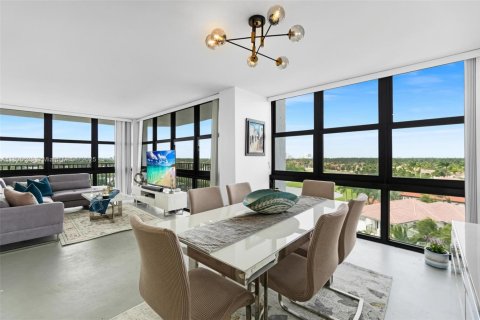 Condo in Hallandale Beach, Florida, 2 bedrooms  № 2016808 - photo 6