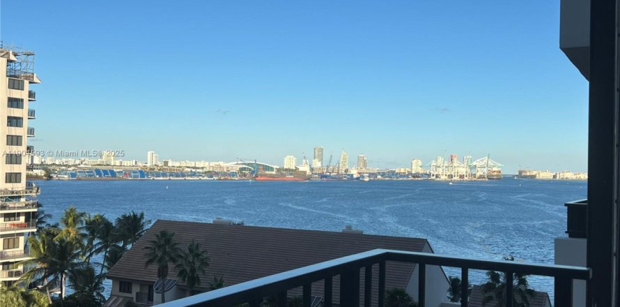 Condominio en Miami, Florida, 2 dormitorios № 1965653