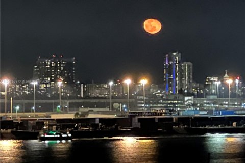 Condominio en venta en Miami, Florida, 2 dormitorios, 118.73 m2 № 1965653 - foto 3