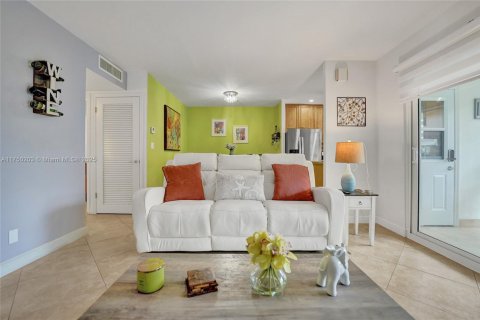 Купить кондоминиум в Холливуд, Флорида 2 спальни, 81.75м2, № 1862458 - фото 8
